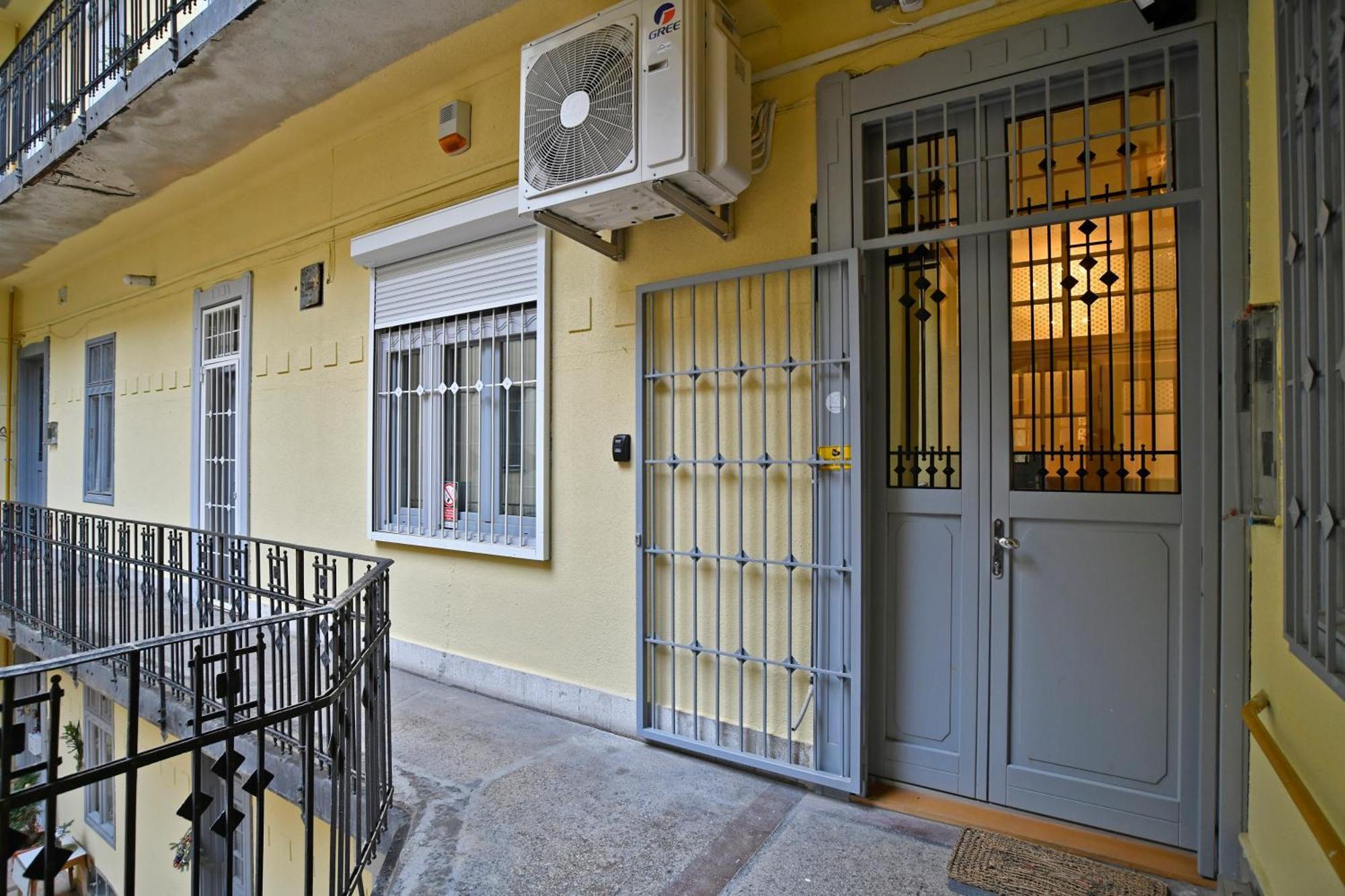 Luxuryflat Near Centre On118 Sqm, 3Br,2Bth,8Bed,Ac Lägenhet Budapest Exteriör bild