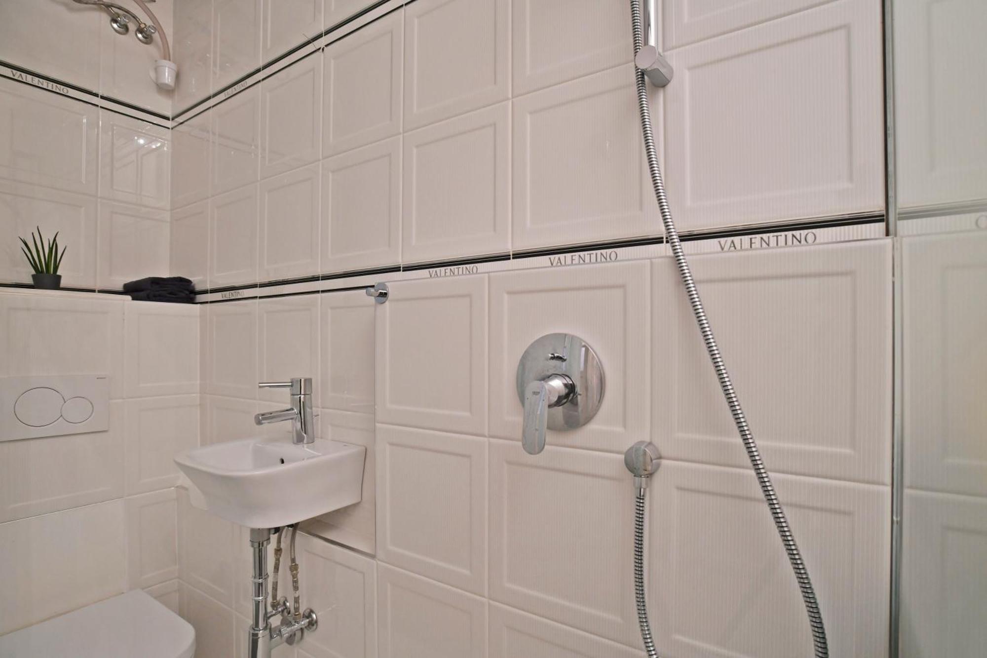 Luxuryflat Near Centre On118 Sqm, 3Br,2Bth,8Bed,Ac Lägenhet Budapest Exteriör bild