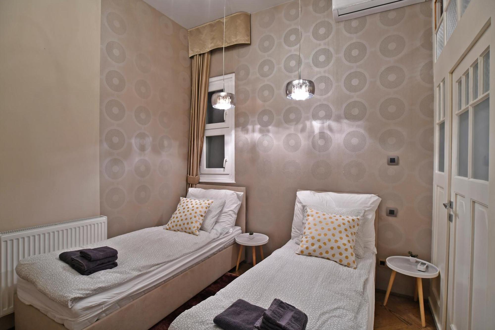 Luxuryflat Near Centre On118 Sqm, 3Br,2Bth,8Bed,Ac Lägenhet Budapest Exteriör bild